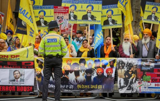 Ingireusi sikun London gai muzaaharaa kohfi