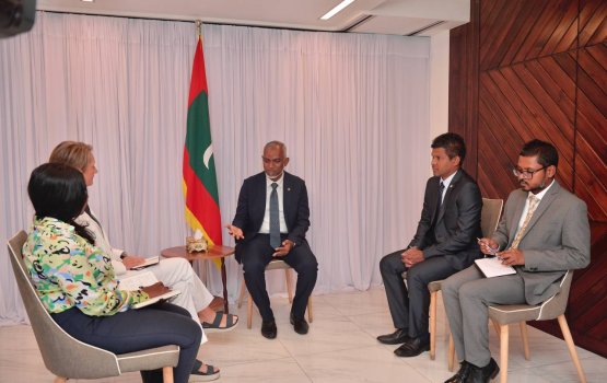 Dr. Muizzu bahdhalukurevvi furathama diplomate akah ingireysi safeeru