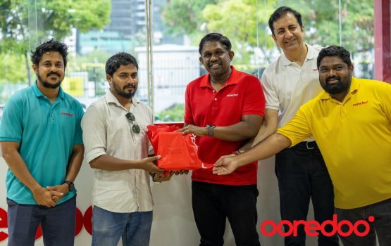 Ooredoo ge aa shop in shop counter eh hulhumale' redwave mall gai hulhuvaifi