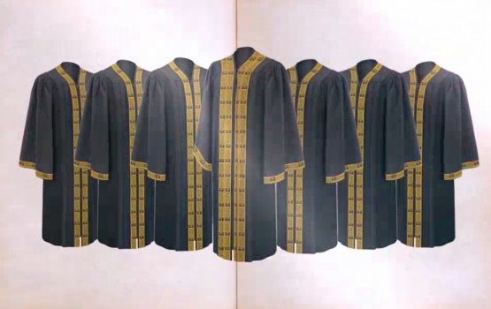 Supreme court ge fandiyaarun ah haasa gown eh thaarafu kohffi