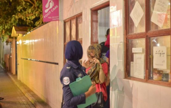 Dhivehi beys clinic eh gai hashi vikkan thibi 3 dhivehin hayyaru kohfi