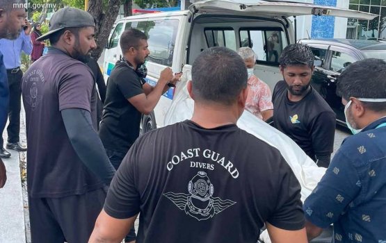 Kandumathin maruvefai  ovvai fenunee Rasfannaa dhimaa moodhu  gelunu meehaa