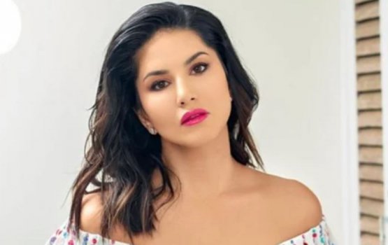 Muvahzafehge dhariaku hoadhaidheyn ehee vumun Sunny Leone ge shukuru aanmunnah!