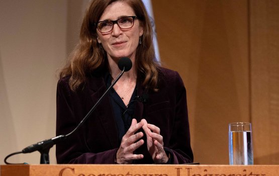 Muizzu huvaa kuravva rasmiyaathah America in haassa vafdhen annanee