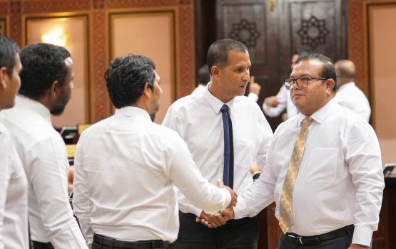 Aslam isthiufa dhevvaafai vaathee MDP ge parliamentary group ge leaderaku hovanee