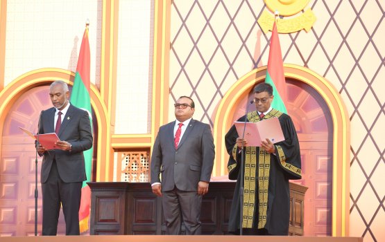 8 Vana raeesukjumhooriyyaa kamuge huvaa Dr. Mohamed Muizuu kurahvvaifi