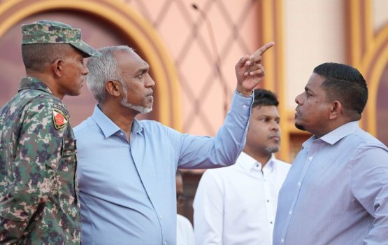 India sifain fonuvaalaafa china sifain gennaakah noolhen: Muizzu