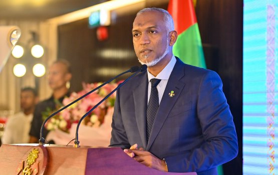 Raajje aa Uae aa dhemedhuge gulhumah aa dhaureh gennaanan: raees