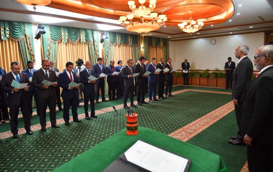 Iyye ge muhimmu habaruthah kurukoh: Dharanivefa vanikoh dhaulathuge veringe musaara thah bodu kuranee! 