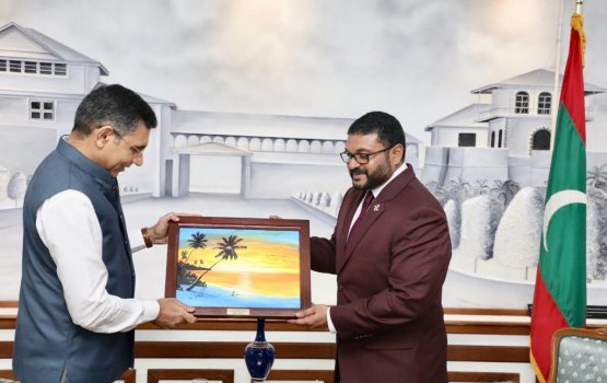 Raajje aai India aa dhemedhu oiy dhifaaee gulhun varu gadha kuran mashvaraa koffi