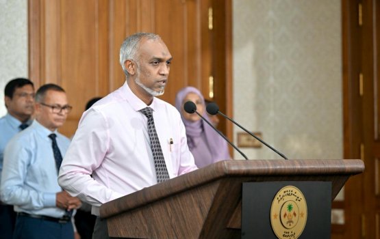 Yameen aa gulhey gothun Muizzu aa kuri suvaalu thakah javaabudheyn dhekolhu hadhaifi