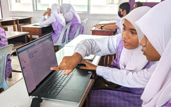Dhiraagu aai women in tech gulhigeh School kudinnah coding harakaathen baavanee