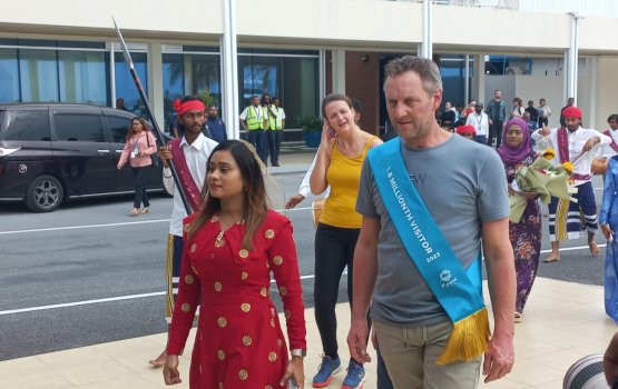 1.8 millon vana tourist ah maruhabaa kiyaifi 