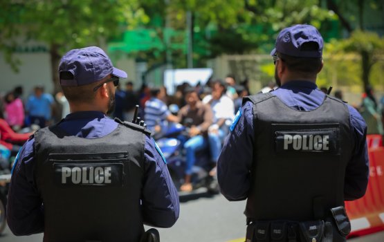 Meehaku raheenukoh ingiyyeh burikollaifi 