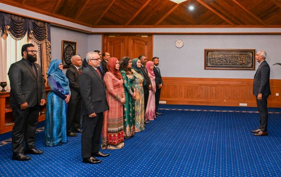 Siyaasee baeh muvazzafun isthiufa dheyn anganee