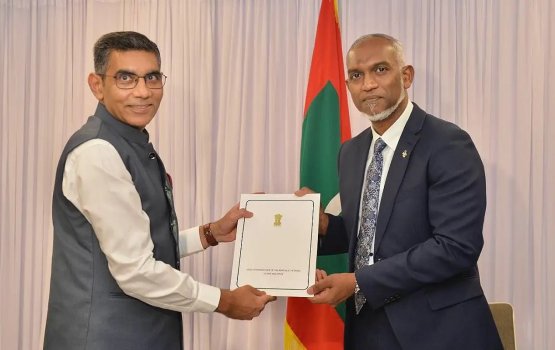 India safeeru ves foreign ministry ah haaziru kuranee