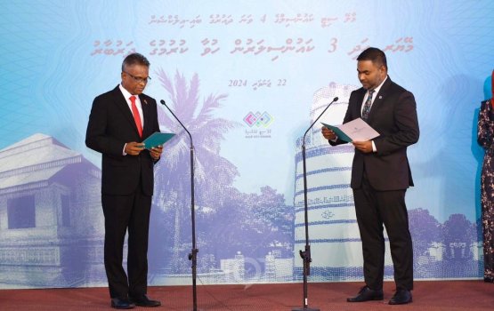 Azim, Male' ge mayor kamuge huvaa kuravvaifi