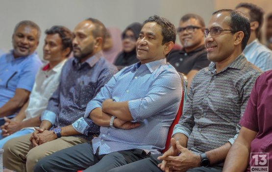 Raees Muizzu Jameel ah handhaan koh dhenee Raees Yameen minivan nuvaakan