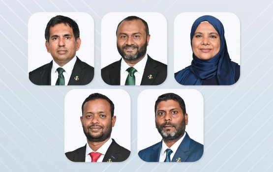 Vazeerunge furathama public forum mi rey baavvanee