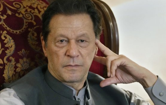 Pakistan ge kureege boduvazeeru Imran Khan 10 aharah jalah