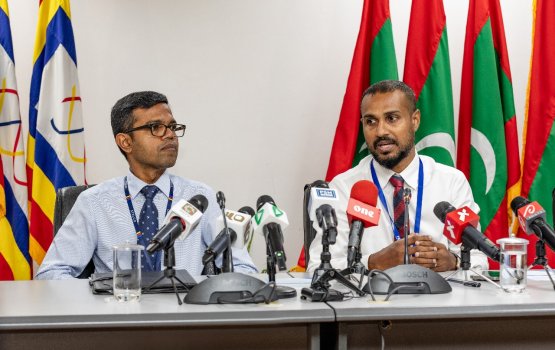 Fenaka oiy haalathun araigathumah veven huri hurihaa ehee eh vaanan: Fahmy