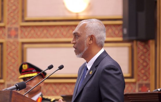 Raees vidhaalhuvanee siyaasee adhabu nudhee, gaanoonuge verikan kashavaru kuraane kamah!