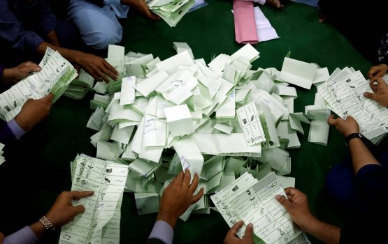 Imran Khan jalah lee namaves party ah thaaeedhu kuraa candidate in kuri hoadhanee