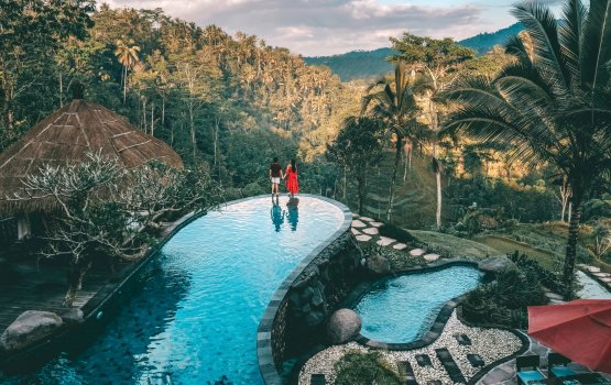 Indonesia ge Bali ah touristunnah dhen ethereveveynee 10 dollar dhakkaafai