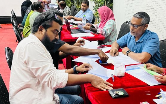 8,300 ah vure gina goathi havaalu koffi, anekkaa ves havaaluvaan ithuru furusatheh