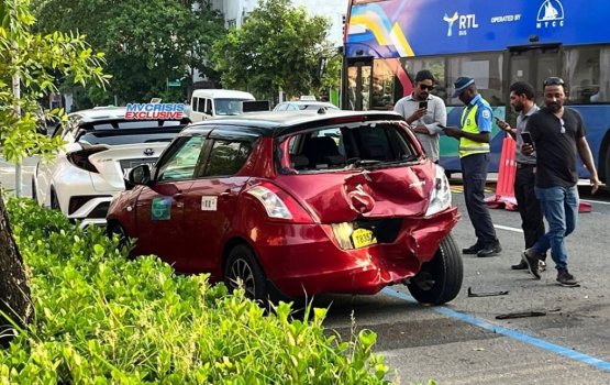 Hulhumale' gai hingi accident gai 3 vehicle akah bodethi gellun thakeh
