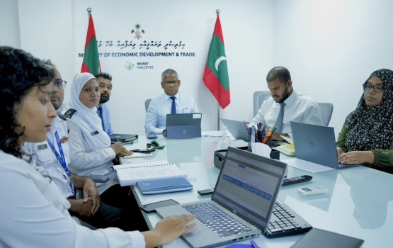 Raajje aai Turkey aa dhemedhu minivan viyafaareege ebbasvumeh ekulavaalanee