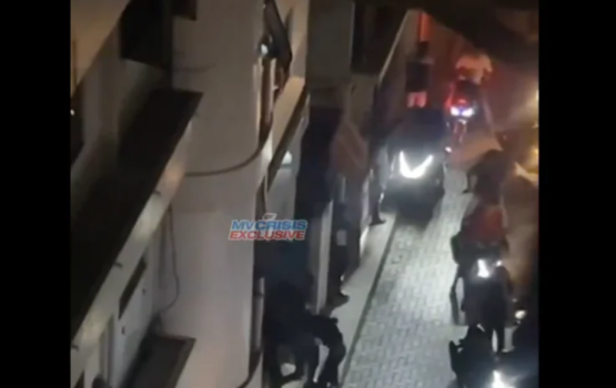 Meehakah aniyaa koh male gai maaramaaree eh, ekaku hayyaru koffi