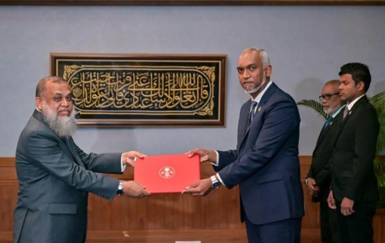 Roadha nimen dhen islaamee marukazuga tharaavees kuraanee imaam latheef ge 2 dharin