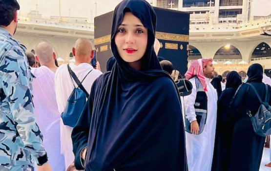 Umrah ah gos photo hissaa kuranee dhehkeykah noon: Sara