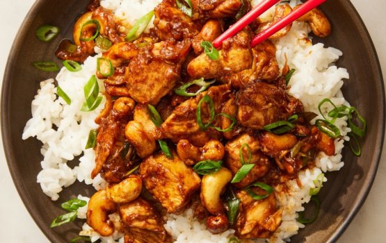 Roadha Malaafaiy: Raha meeru Cashew Chicken