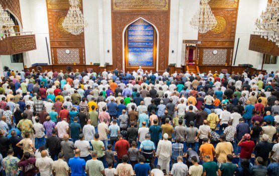 Jeans aai Tshirt laigen imaamuve namaadhu nukureveygothah usooleh hadhaifi