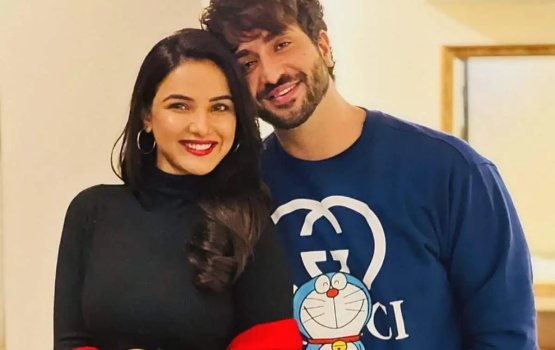 Ali aai Jasmine mi aharu kaiveni kuranee