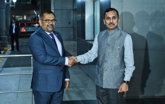 Gulhun badhahi kurah Ministaru zameeru india gai