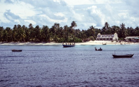 Peter Moore ge foto thakun hulhuvaidhin fuvahmulakuge handhaan nethifaivaa safuhaa 