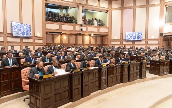 Membarunge adhadhu control kurumaa behey garaareh majlis ah hushalhaifi