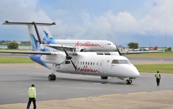 Maldivian ge furathama wide- body mathindhaa boat dhakkaalan air show eh