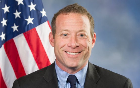 America in biru dhakkanee, raajje ah dhey ehee kadaalan bileh husha alhanee