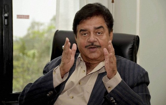 Kuree ge actor Shatrughan Sinha hospital gai admit kohgen faruvaa dhenee