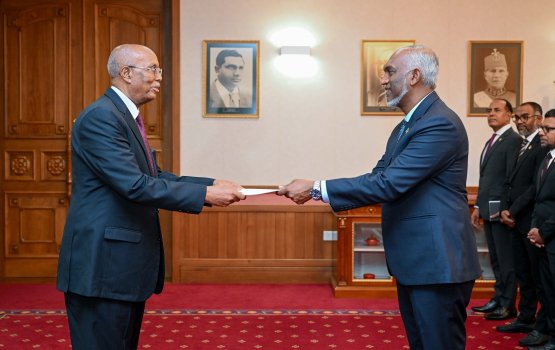 6 Gaumegge safeerun, safeeru kamuge faiykolhu Raees ah aruvaifi