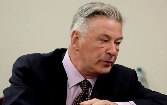 Court hukumakun actor Alec Baldwin salaamai vejje