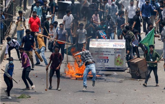 Bangaldesh muzaharathakugai ethah kudakudhinneh maruvi, 4 aharuge kujjehves himeney