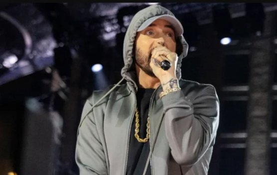 Taylor Swift fahathah jahsaalai Eminem kuriah jehilaifi