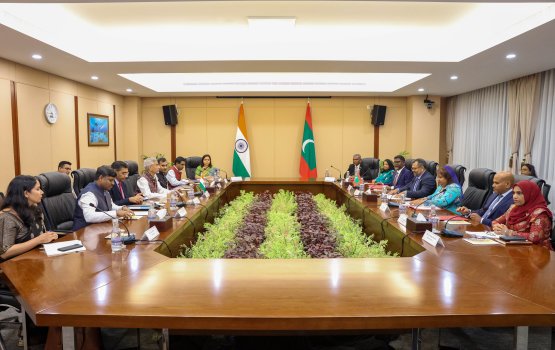 India aa eku minivan viyafaareege ebbasvumeh hadhanee