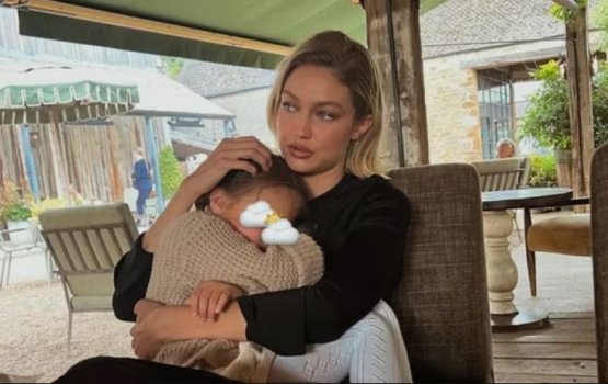 Gigi aai Zayne ge dharifulhu Khai ge aa photo thakeh!