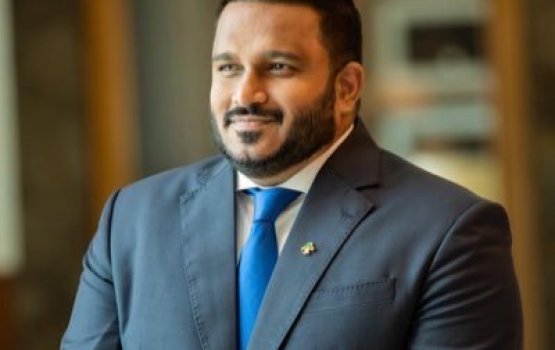 Raees Muizzu aai Adheeb ge gulhumeh nei, ekamaku sarukaarah irushaadhu dhenee?